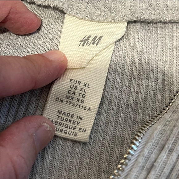🩶 Ribbed Zip Collar Sweater – H&M – Size XL - Picture 2 of 9
